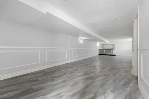 245 West 43rd Street Chicago IL 60609