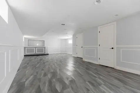 245 West 43rd Street Chicago IL 60609