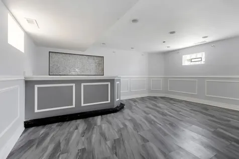 245 West 43rd Street Chicago IL 60609