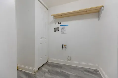 245 West 43rd Street Chicago IL 60609