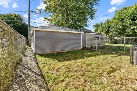 245 West 43rd Street Chicago IL 60609