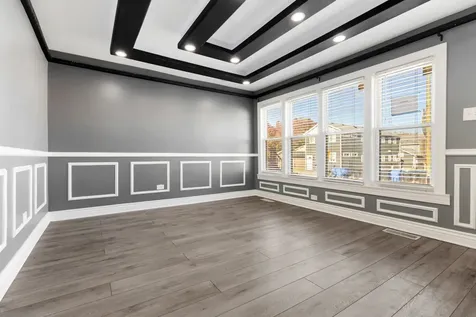 245 West 43rd Street Chicago IL 60609