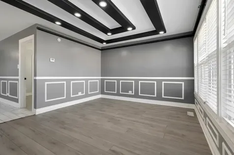 245 West 43rd Street Chicago IL 60609