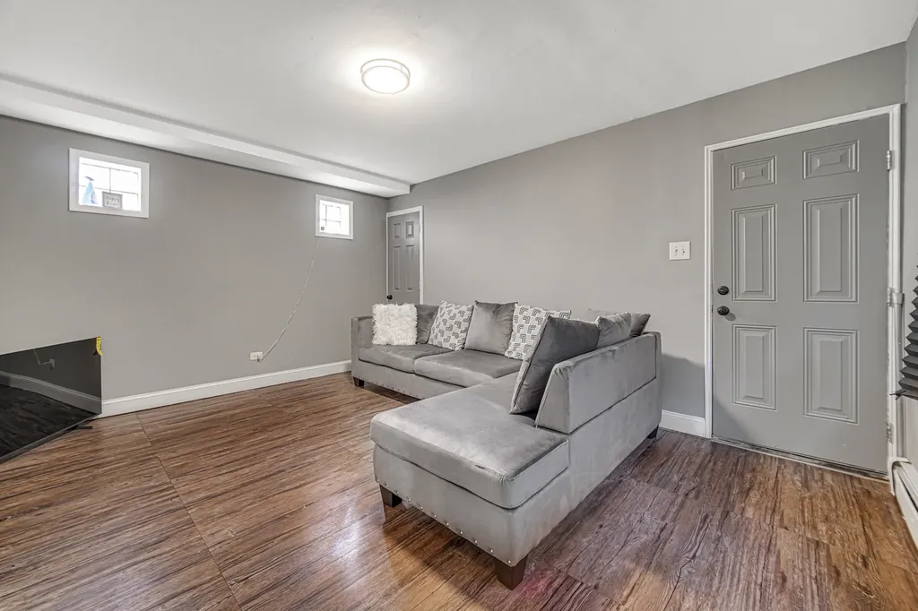 7915 South Dobson Avenue Chicago IL 60619