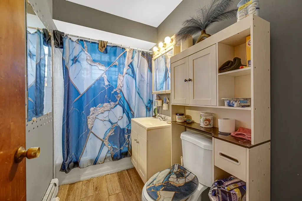 7915 South Dobson Avenue Chicago IL 60619