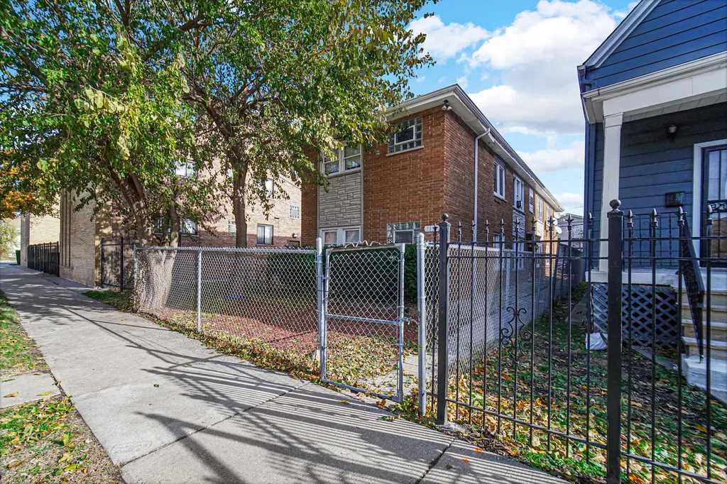 7915 South Dobson Avenue Chicago IL 60619