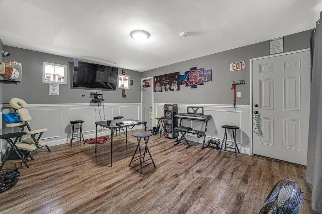 7915 South Dobson Avenue Chicago IL 60619