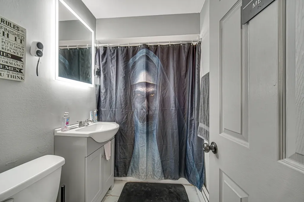 7915 South Dobson Avenue Chicago IL 60619