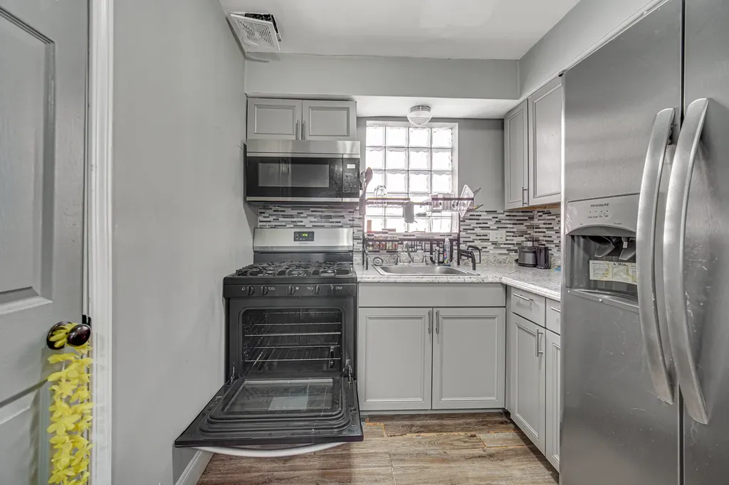 7915 South Dobson Avenue Chicago IL 60619