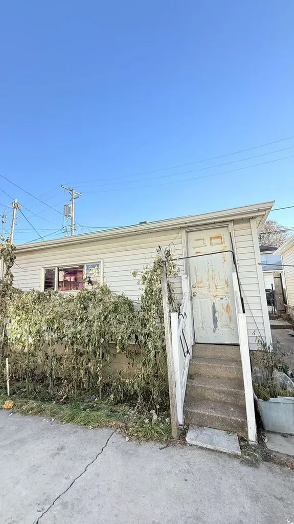 2925 South Shields Avenue Chicago IL 60616