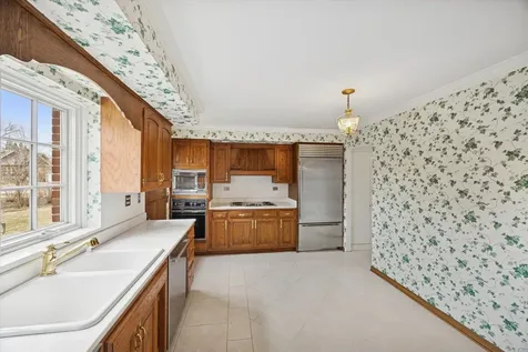 220 Maplewood Road Riverside IL 60546
