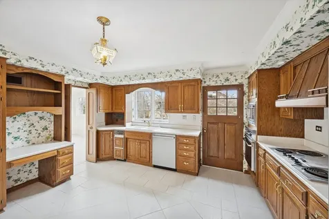220 Maplewood Road Riverside IL 60546