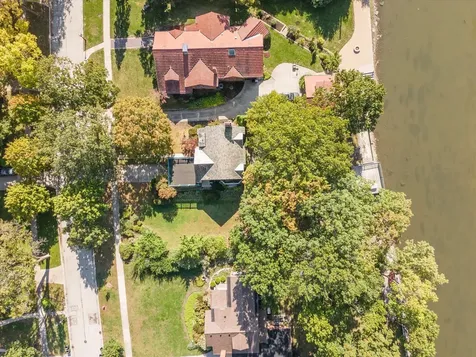 220 Maplewood Road Riverside IL 60546