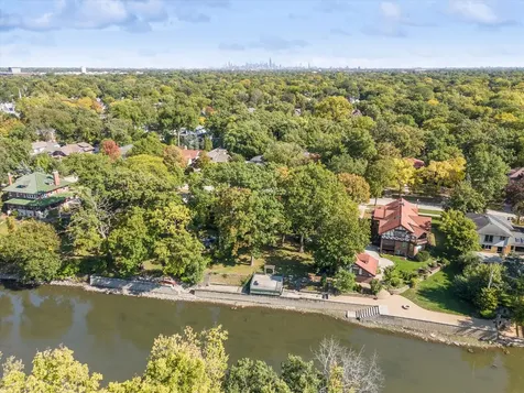 220 Maplewood Road Riverside IL 60546