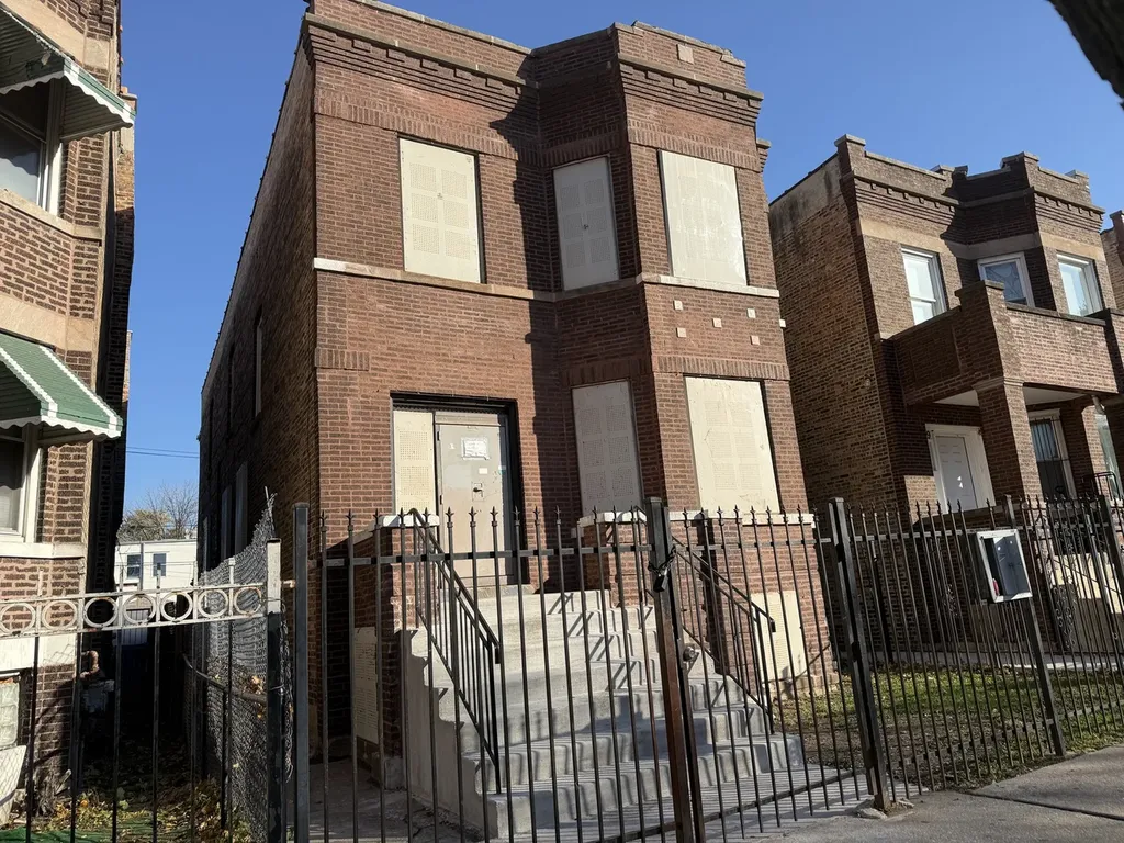741 North Trumbull Avenue Chicago IL 60624