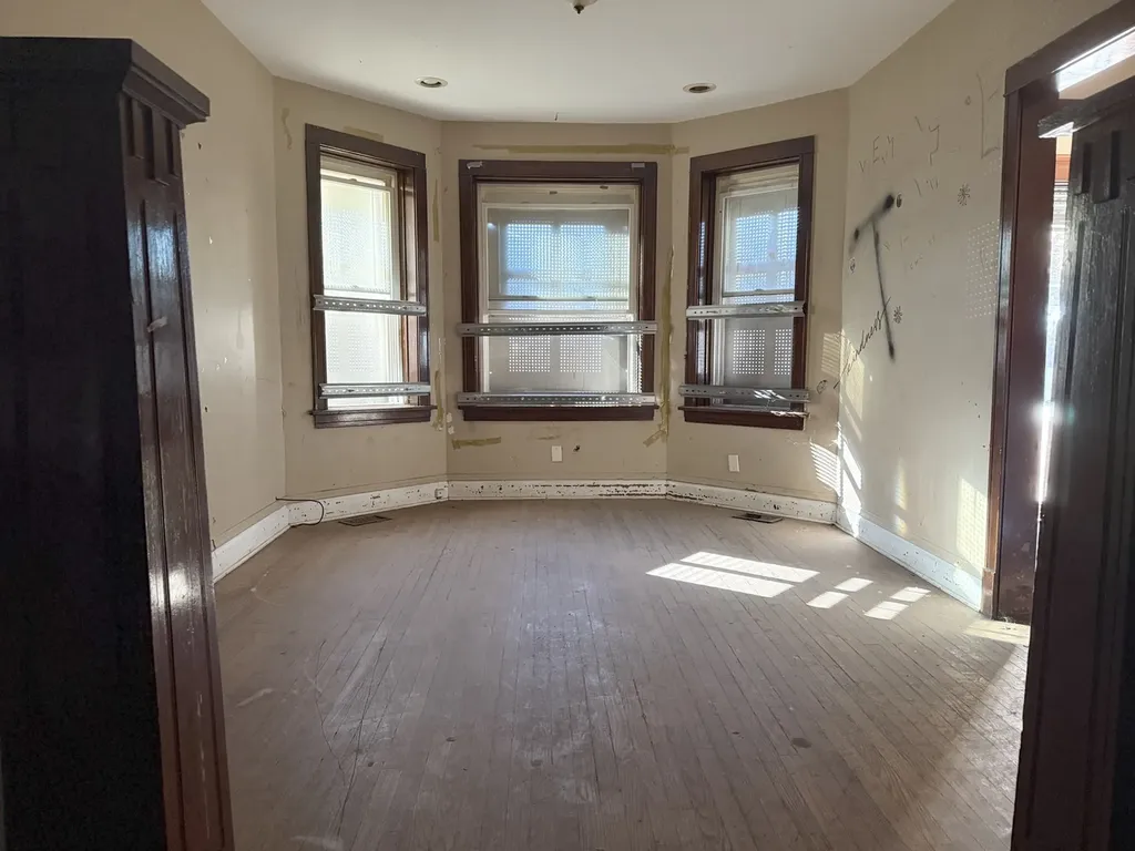 741 North Trumbull Avenue Chicago IL 60624