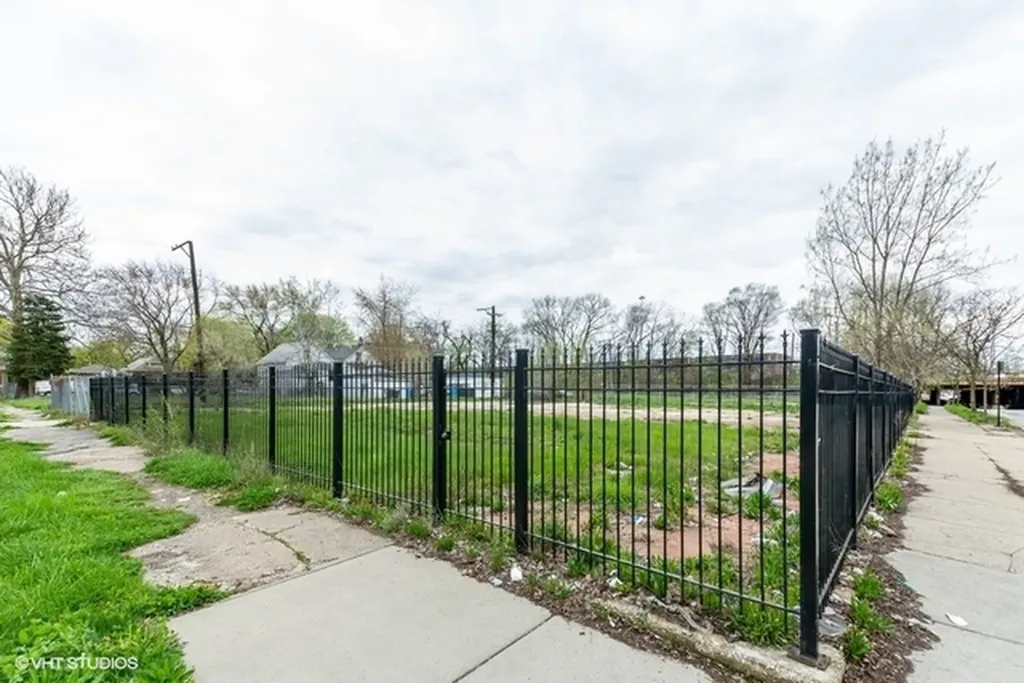 2101 West 69th Street Chicago IL 60636