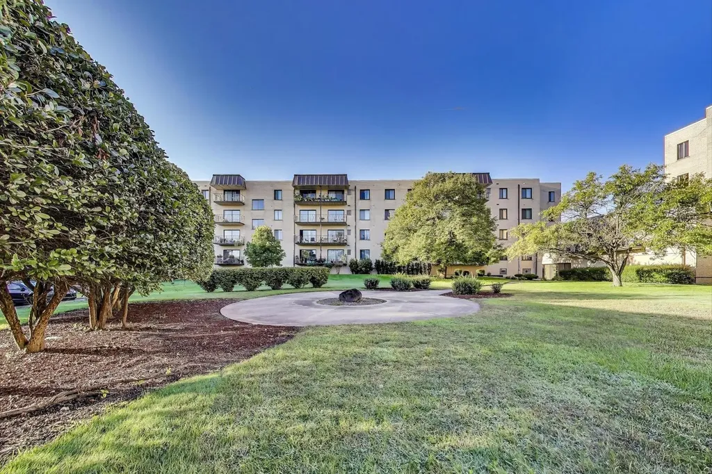 5840 West 104th Street Oak Lawn IL 60453
