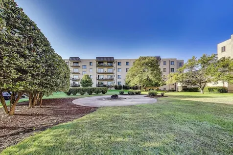 5840 West 104th Street Oak Lawn IL 60453