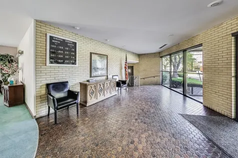 5840 West 104th Street Oak Lawn IL 60453