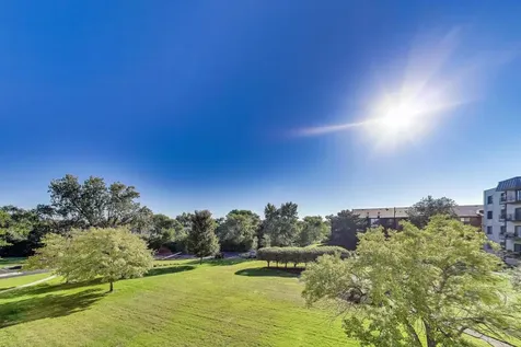 5840 West 104th Street Oak Lawn IL 60453