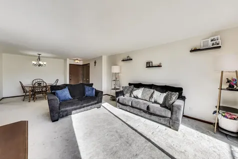 5840 West 104th Street Oak Lawn IL 60453