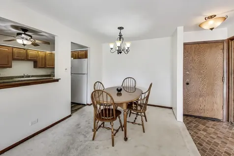 5840 West 104th Street Oak Lawn IL 60453