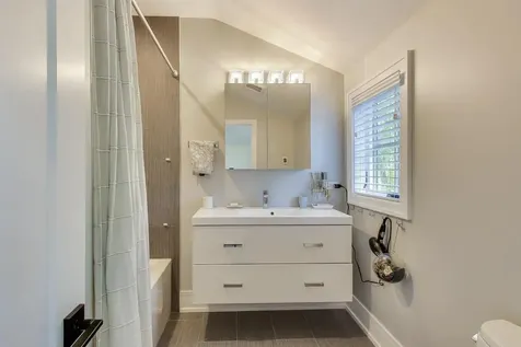 579 Greenwood Road Northbrook IL 60062