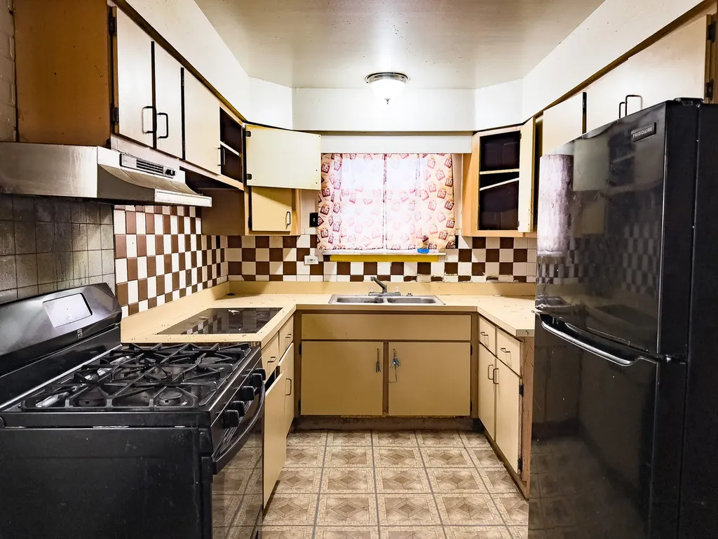 7331 South Carpenter Street Chicago IL 60621