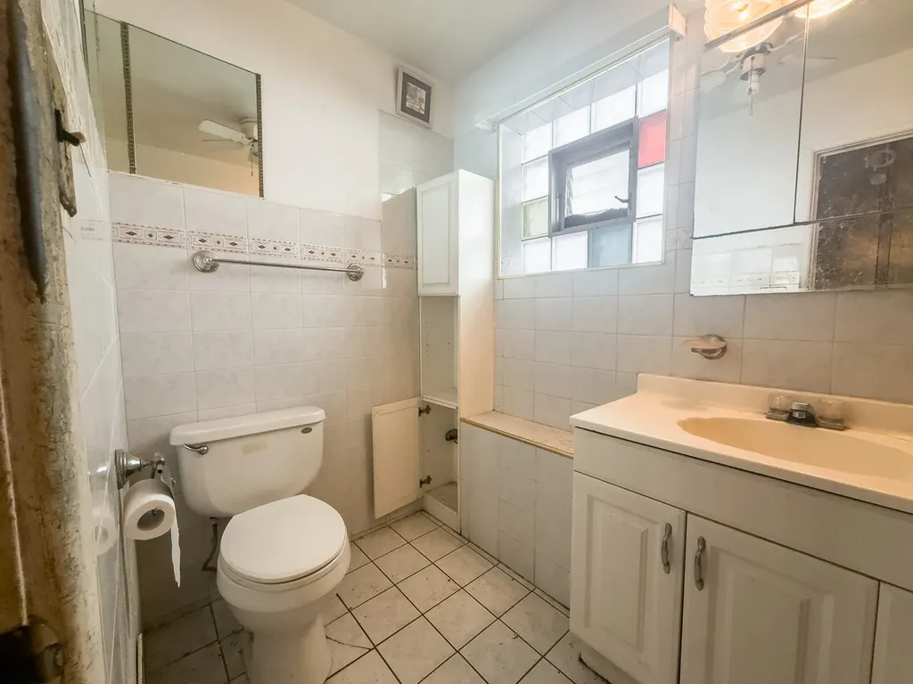 7331 South Carpenter Street Chicago IL 60621