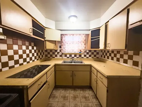 7331 South Carpenter Street Chicago IL 60621