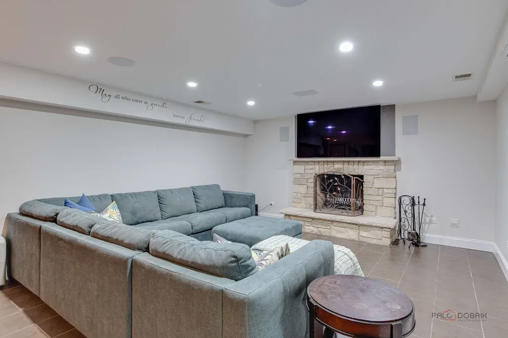 1341 Brophy Avenue Park Ridge IL 60068