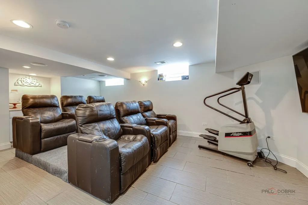 1341 Brophy Avenue Park Ridge IL 60068