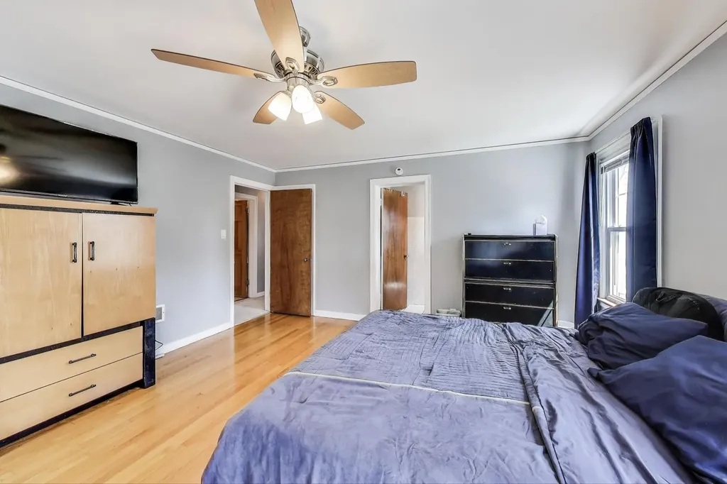 9116 South Claremont Street Chicago IL 60643