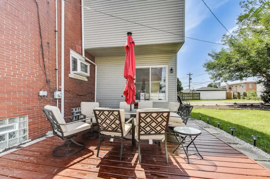 9116 South Claremont Street Chicago IL 60643
