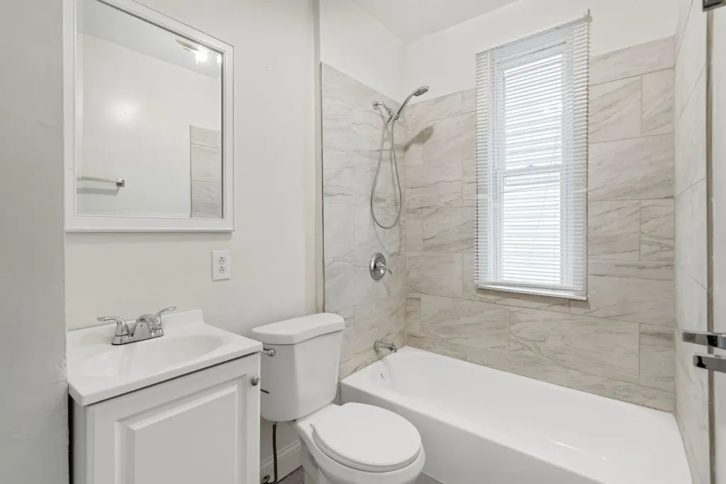 8231 South Coles Avenue Chicago IL 60617