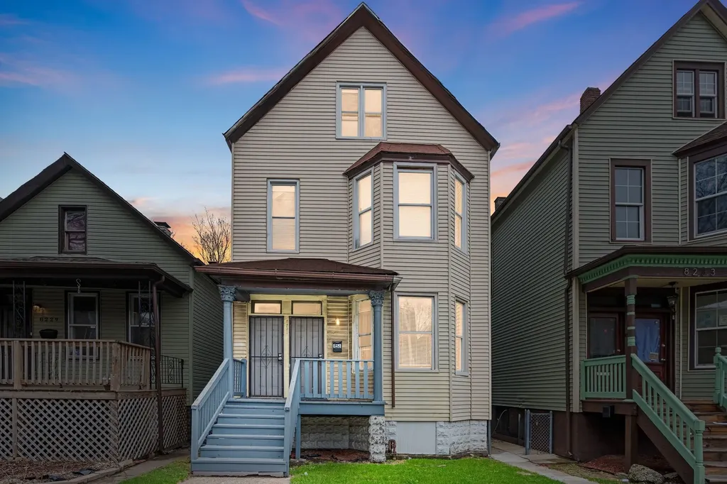 8231 South Coles Avenue Chicago IL 60617