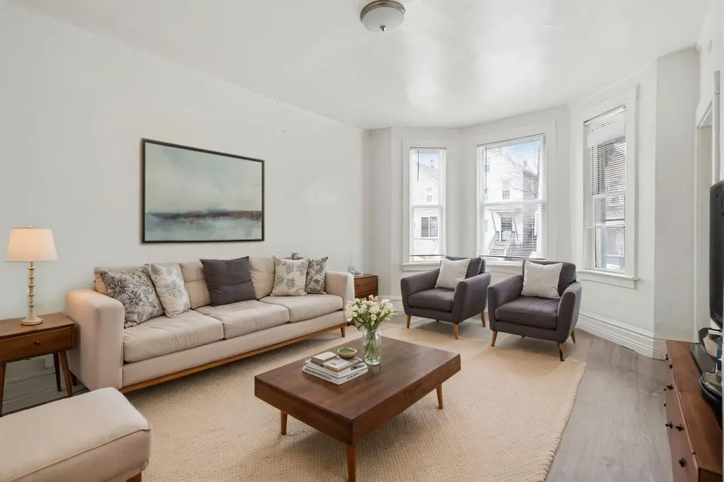 8231 South Coles Avenue Chicago IL 60617