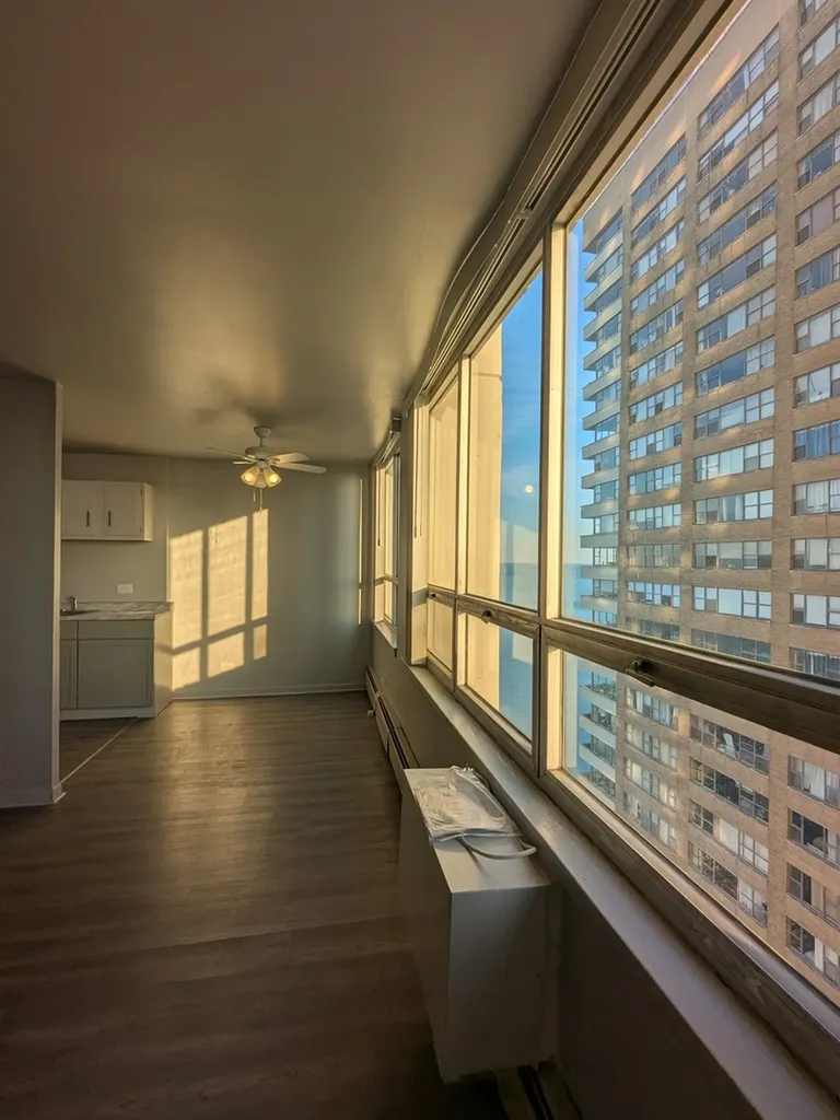 6171 North Sheridan Road Chicago IL 60660