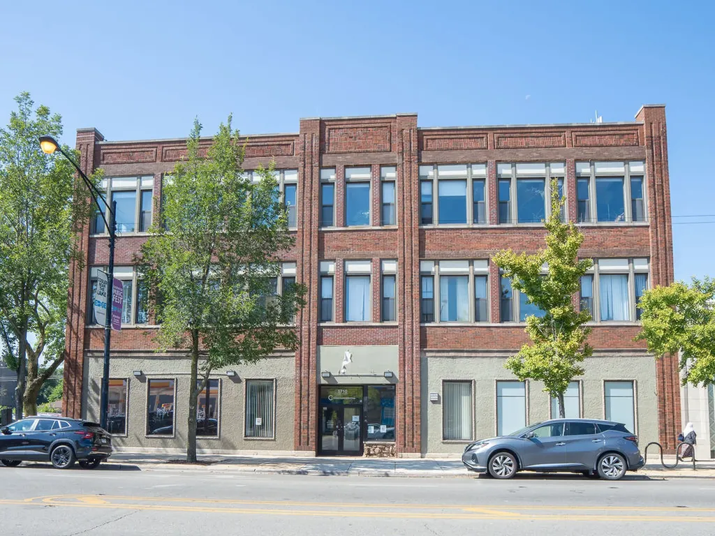 5710 North Broadway Street Chicago IL 60660