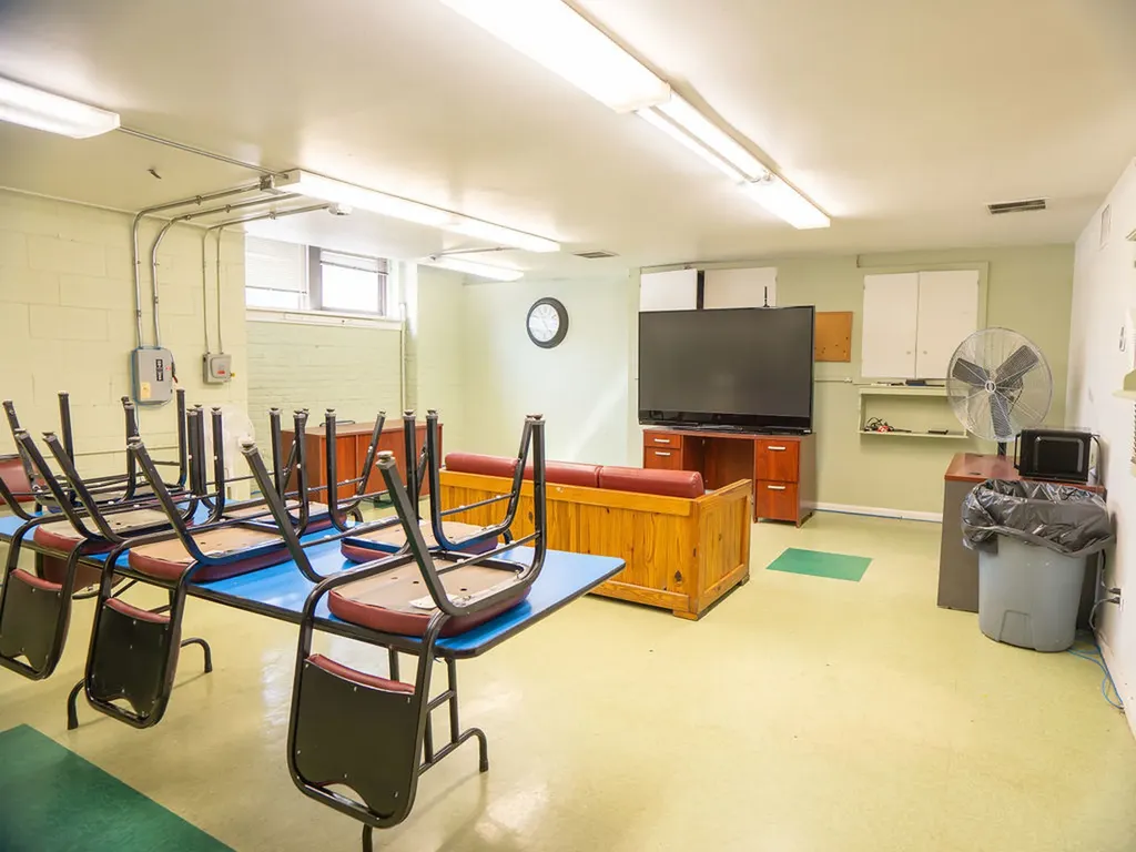 5710 North Broadway Street Chicago IL 60660