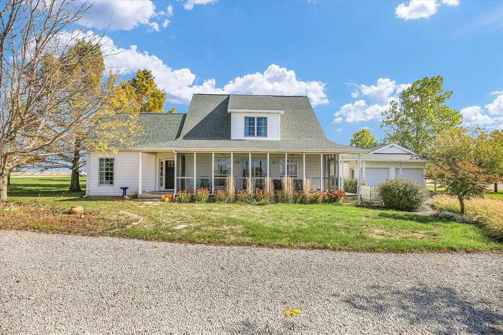 561 County Road 700 N Sadorus IL 61872