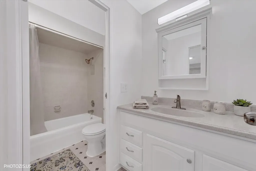 8559 West Rascher Avenue Chicago IL 60656