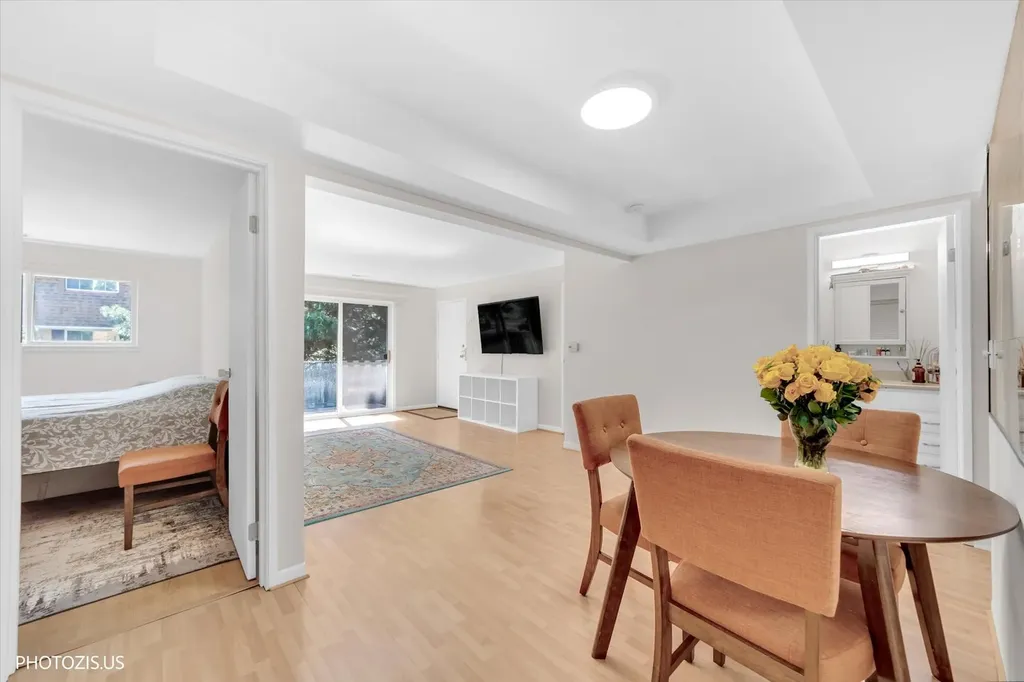 8559 West Rascher Avenue Chicago IL 60656
