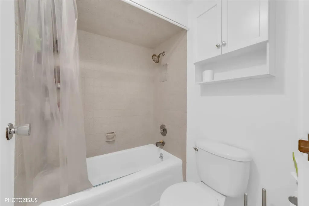 8559 West Rascher Avenue Chicago IL 60656