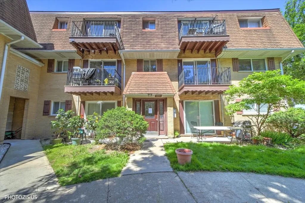 8559 West Rascher Avenue Chicago IL 60656