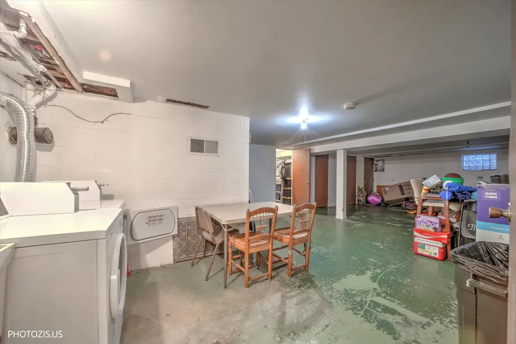 8559 West Rascher Avenue Chicago IL 60656