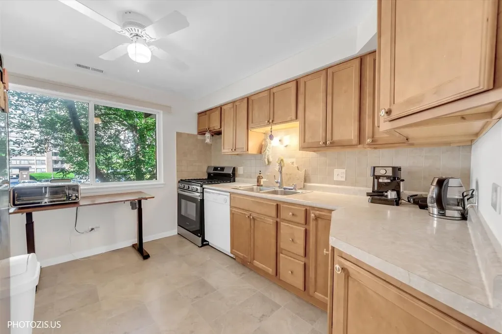 8559 West Rascher Avenue Chicago IL 60656