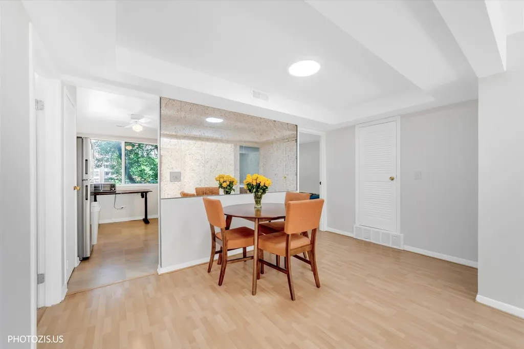 8559 West Rascher Avenue Chicago IL 60656