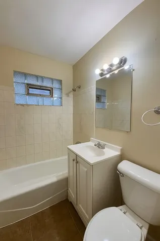 17318 Walter Street Lansing IL 60438